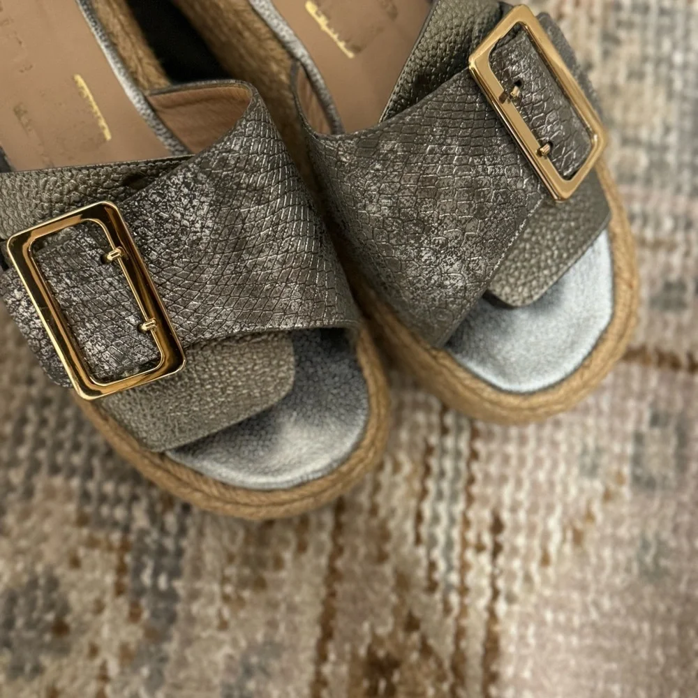trianimi Platform size 38 / pair of silver espadrille sandals with a gold buckle